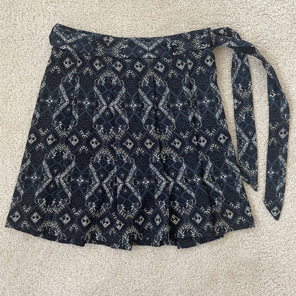 Abercrombie & Fitch Skirt Womens XS Blue Black Cream Belt Flowy Short Side Zip